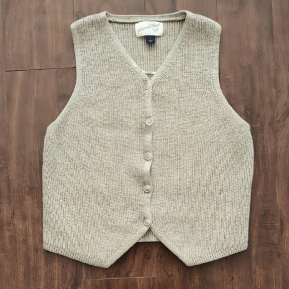 Universal Thread Women's Button-Front Sweater Vest - Picture 4 of 9
